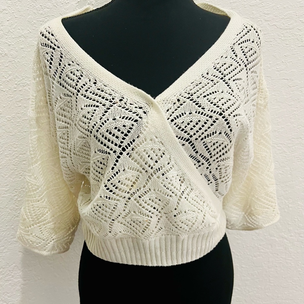 Cute woven top. Size M.